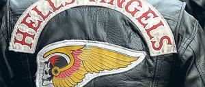 Gefährliche Bruderschaft. Wer sich bei den Hells Angels nicht an die Spielregeln hält, muss mit ernsten Folgen rechnen. Am Mittwoch führte die Spur eines Rache-Delikts im Rockermilieu sogar zu einer Razzia im Haus von Claudia Pechstein am Scharmützelsee.