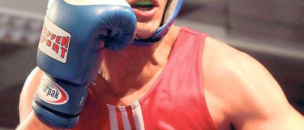 Siegessicher. Arayk Marutyan, hier bei Babelsbergs letztem Heimkampf gegen Velbert noch ohne blauem Auge, will am Samstag mit Motors Boxern Erstliga-Dritter werden.