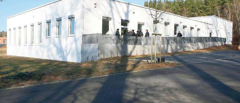 Frisch saniert. Neu Fahrlands Gemeindezentrum ist bereit für eine Nutzung, doch es fehlt ein Betreiber. Der Kommunale Immobilien Service will 13 000 Euro Miete.