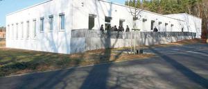 Frisch saniert. Neu Fahrlands Gemeindezentrum ist bereit für eine Nutzung, doch es fehlt ein Betreiber. Der Kommunale Immobilien Service will 13 000 Euro Miete.