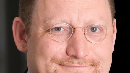 Gregor Beyer (43), wohnt seit 1993 in Eberswalde, ist Landtagsabgeordneter und seit April 2011 Vorsitzender der FDP Brandenburg. Er hatte Heinz Lanfermann auf dem Posten abgelöst.