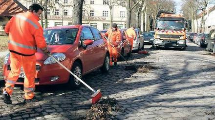 In die Ecke, Besen, Besen. Die von der Stadt gewünschte Mischreinigung mit Maschinen und Kehrtrupps soll es nicht flächendeckend geben. Die Stadtverordneten bleiben bei ihrer Satzung, nach der es eine rein maschinelle Reinigungsklasse geben soll.