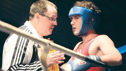 Platz drei im Blick. Babelsbergs Trainer Ralph Mantau mit Athde Goshi.