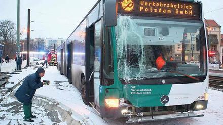Eingedellt. Nach dem Unfall war der Bus noch fahrbereit.