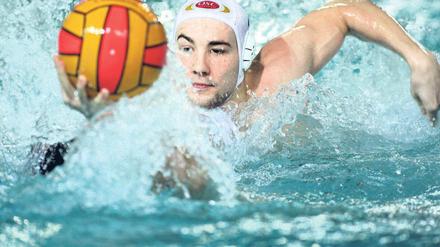 Erfolgreichster Schütze. Potsdams Wasserballer David Kleine konnte im Heimspiel gegen die Hannoveraner drei Treffer verzeichnen.