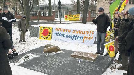 Gedenken und Demonstration. Das Anti-Atom-Bündnis forderte am Samstag auf dem Hiroshima-Nagasaki-Platz den Verzicht auf die Nutzung von Kernenergie.