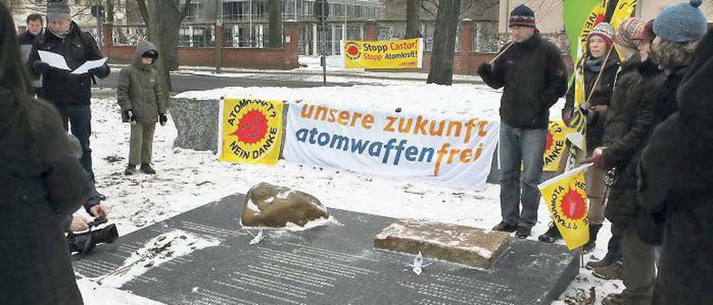 Gedenken und Demonstration. Das Anti-Atom-Bündnis forderte am Samstag auf dem Hiroshima-Nagasaki-Platz den Verzicht auf die Nutzung von Kernenergie.