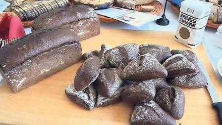 Regional: Roggenbrötchen und Brot aus Mehl von der Bensdorfer Mühle.