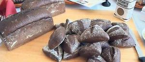 Regional: Roggenbrötchen und Brot aus Mehl von der Bensdorfer Mühle.