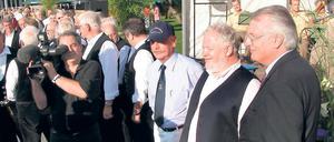 Tusch vom Polizeiorchester: Axel Hilpert (2.v.r.) beim Richtfest für das Resort im August 2004 mit Hans-Hermann Tietje (r.).