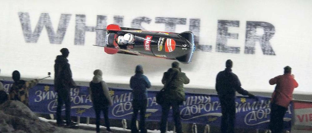 In der Bahn von Whistler. Der Oberhofer Maximilian Arndt bei seiner Fahrt mit Martin Putze zum zweiten Platz im Zweierbob.