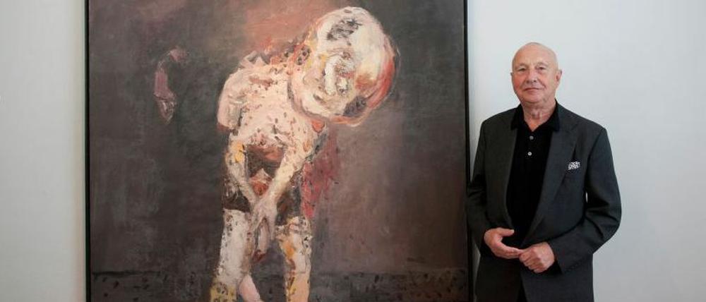 Maler Georg Baselitz in der Ausstellung "Georg Baselitz - Berliner Jahre" vor seinem Werk "Grosse Nacht im Eimer" aus den Jahren 1962 - 1963.