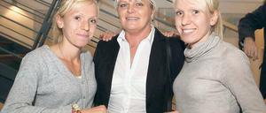 Erstmals in Südafrika. Beate Conrad mit Elina (l.) und Diana Sujew.