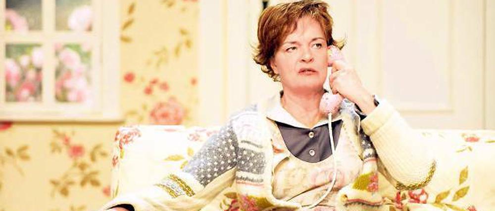 Spiel im Spiel. Andrea Thelemann ist als gestandene Theaterfrau und zugleich als Haushälterin Dotty zu sehen.