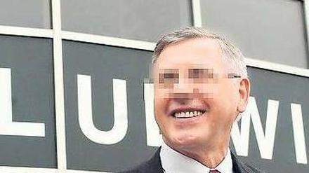 Unter dringendem Tatverdacht. Ludwigsfeldes Ex-Bürgermeister Heinrich Scholl soll seine Ehefrau Brigitte umgebracht haben.