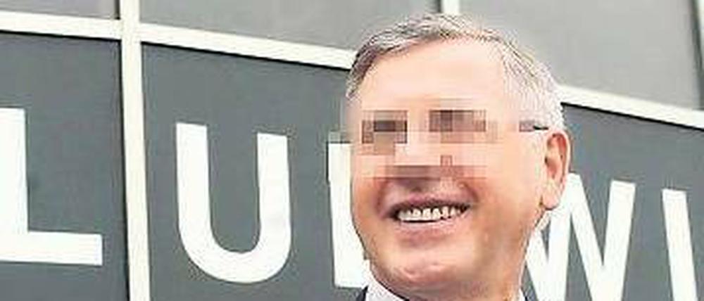 Unter dringendem Tatverdacht. Ludwigsfeldes Ex-Bürgermeister Heinrich Scholl soll seine Ehefrau Brigitte umgebracht haben.
