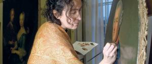 Frische Farben. Die Gemälderestauratorin Maria Solis del Toro im Neuen Palais bei ihrer Arbeit an einem Ölgemälde des Malers Johann Georg Ziesenis (1716 - 1776), das ein Porträt von Karl I. von Braunschweig-Wolfenbüttel zeigt.