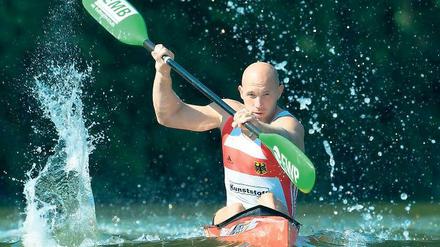 Sorgenkind Ellenbogen. Trotz seiner Beschwerden im rechten Arm blickt Potsdams Kanute Ronald Rauhe optimistisch in die olympische Saison. Jetzt trainiert er erst einmal drei Wochen in Südafrika.