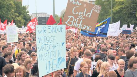Bildungsprotest. Bessere Bezahlung von Lehrkräften wird gefordert.