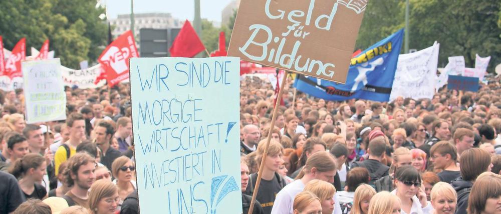 Bildungsprotest. Bessere Bezahlung von Lehrkräften wird gefordert.