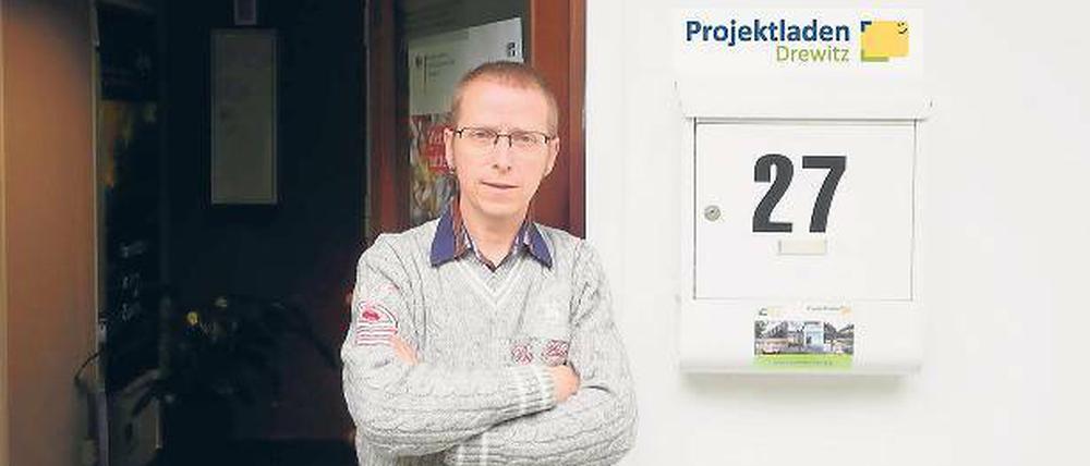 „Hilfe zur Selbsthilfe“: Günther Hornberger vor dem Projektladen Drewitz.