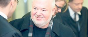 Axel Hilpert gestern mit seinen drei Anwälten. Auch SPD-Mann Peter Danckert soll bevollmächtigt sein, ihn zu vertreten.
