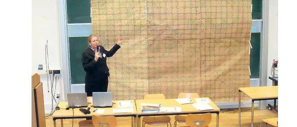 Komplexe Geschichte. Die fertige „Matrix“ zur bevorstehenden Schwimmbad-Entscheidung umfasst eine Tabelle mit 625 Positionen. Viele Teilnehmer waren angesichts dieses Ergebnisses skeptisch. Für den Samstag ist ein Zusatz-Termin anberaumt.