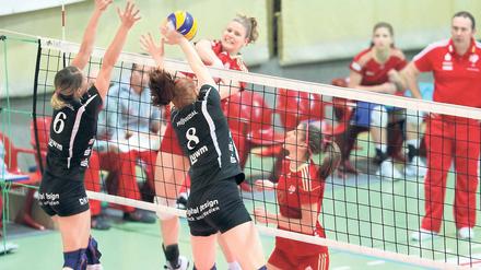 Abhaken und neu beginnen. Gegen den amtierenden Deutschen Meister Schwerin – hier Potsdams Lucia Daniela Fresco am Ball – musste der SC Potsdam am Wochenende eine 0:3-Niederlage einstecken.