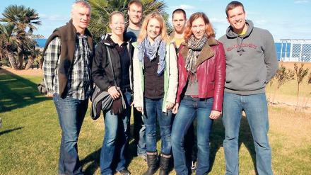 Wasser, Berggipfel und Mafia. Steffen Becker mit Stephanie Schiller, Felix Bach, Daniela Schultze, Falko Nolte, Juliane Domscheit und Clemens Wenzel (v. l.) auf Sizilien.