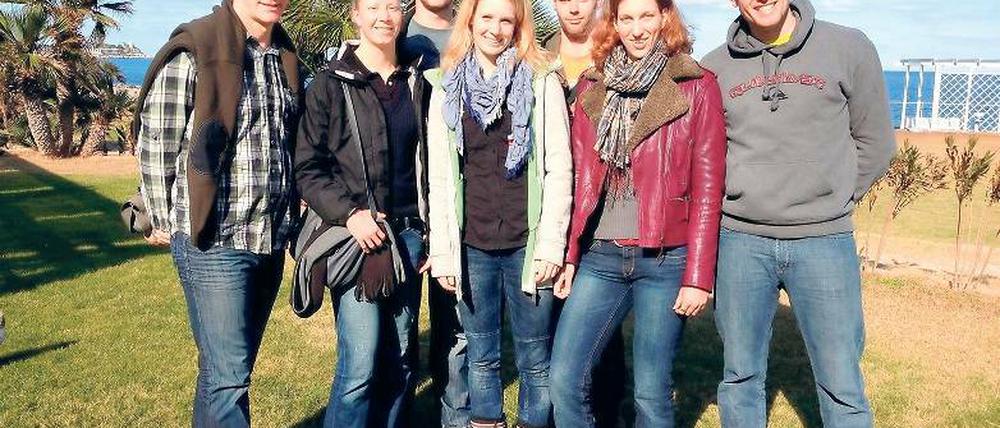 Wasser, Berggipfel und Mafia. Steffen Becker mit Stephanie Schiller, Felix Bach, Daniela Schultze, Falko Nolte, Juliane Domscheit und Clemens Wenzel (v. l.) auf Sizilien.
