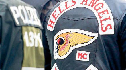 Immer wieder Ärger mit der Polizei. Treffen sich die Hells Angels, sind bewaffnete Beamte nicht weit. Der Rockerbruderschaft eilt ein Mythos von Militanz voraus.
