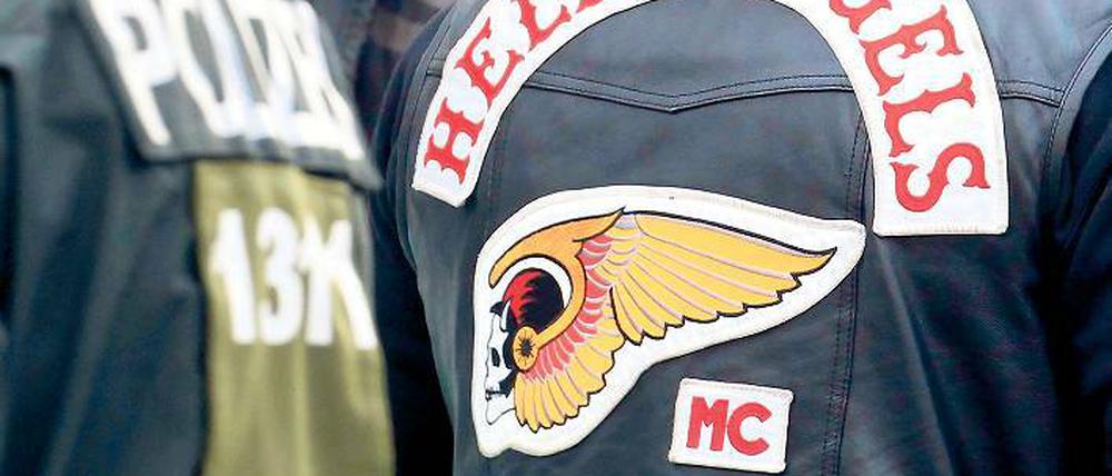 Immer wieder Ärger mit der Polizei. Treffen sich die Hells Angels, sind bewaffnete Beamte nicht weit. Der Rockerbruderschaft eilt ein Mythos von Militanz voraus.