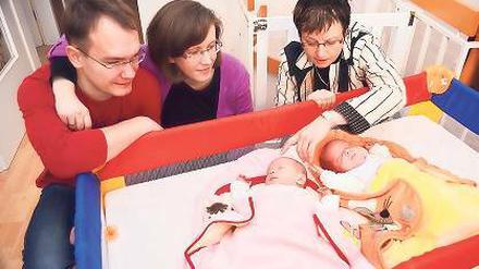 Elisabeth und Eva ließen sich gestern vom Besuch nicht stören.