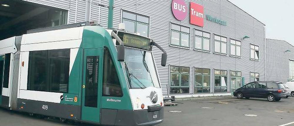 Die Bahn ist im Kommen: Um eine Überlastung des Straßennetzes zu verhindern, müssen die Potsdamer dazu gebracht werden, ihre Autos stehen zu lassen. Dazu sollen attraktive Straßenbahnlinien beitragen.