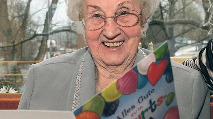 Die gute Seele der Dokfilm-Kantine. Hertha Schmidt verköstigte jahrelang die Defa-Filmer. Am Montag feierte sie ihren 100. Geburtstag.