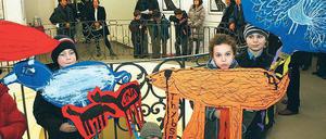 Königlicher Zoo. Für die Ausstellung „Alte Köpfe. Neue Zöpfe“ im Treppenhaus des Großen Waisenhauses malten die Kinder auch die Tiere Friedrichs II.