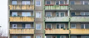 Nicht schön, aber billig: Unsanierte Plattenbauten in Potsdam – etwa am Schlaatz – bieten derzeit den preiswertesten Wohnraum in der Landeshauptstadt. 84 223 Wohnungen gibt es insgesamt in Potsdam.