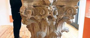 Imposante Reste vom gesprengten Gotteshaus. Ein Kapitell aus der Garnisonkirche in der aktuellen Ausstellung.