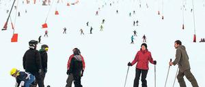 „Schlechteste Saison seit Jahren.“ Ski- und Snowboardfahrer am Fichtelberg in Oberwiesenthal.