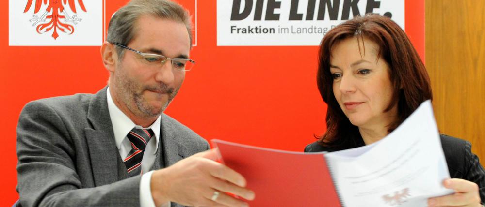 Vollzug. Matthias Platzeck (SPD) und Kerstin Kaiser (Linke) unterzeichneten 2009 den Koalitionsvertrag für Rot-Rot.
