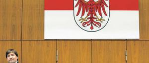 Unter Verdacht. Jetzt will die Staatsanwaltschaft Potsdam die Vorwürfe gegen den SPD-Landtagsabgeordneten Sören Kosanke wegen Wahlfälschung untersuchen. Den Vorsitz im Untersuchungsausschuss zur Krampnitz-Affäre will er trotzdem nicht ruhen lassen.
