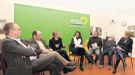 Diskussion zu Transparenz: Dietmar Pautz für die kommunale Unternehmen, Stadtpräsident Peter Schüler, Sabine Schicketanz (PNN), Moderatorin Elvira Siebert (RBB), Andreas Gerlach vom Landessportbund, Gisela Rüß (Transparency International) und Grünen-Landtagsabgeordnete Marie Luise von Halem.