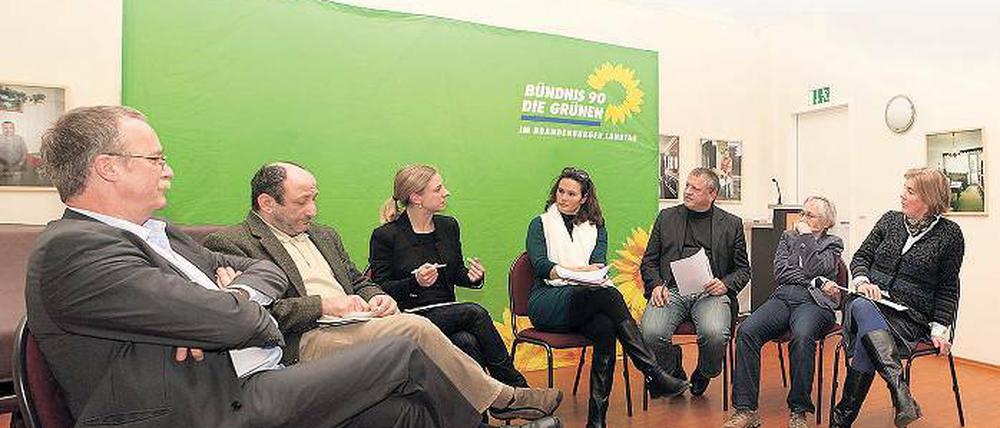 Diskussion zu Transparenz: Dietmar Pautz für die kommunale Unternehmen, Stadtpräsident Peter Schüler, Sabine Schicketanz (PNN), Moderatorin Elvira Siebert (RBB), Andreas Gerlach vom Landessportbund, Gisela Rüß (Transparency International) und Grünen-Landtagsabgeordnete Marie Luise von Halem.