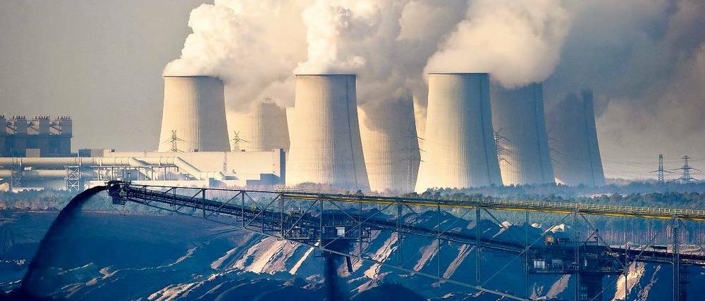 Konflikt-Rohstoff. Der Abbau und die Verstromung von Braunkohle im Land Brandenburg durch Vattenfall wie in Jänschwalde (Spree-Neiße) steht den Klimaschutzzielen der rot-roten Landesregierung im Weg. Längst spaltet das Thema das Kabinett.