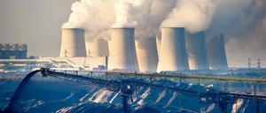 Konflikt-Rohstoff. Der Abbau und die Verstromung von Braunkohle im Land Brandenburg durch Vattenfall wie in Jänschwalde (Spree-Neiße) steht den Klimaschutzzielen der rot-roten Landesregierung im Weg. Längst spaltet das Thema das Kabinett.