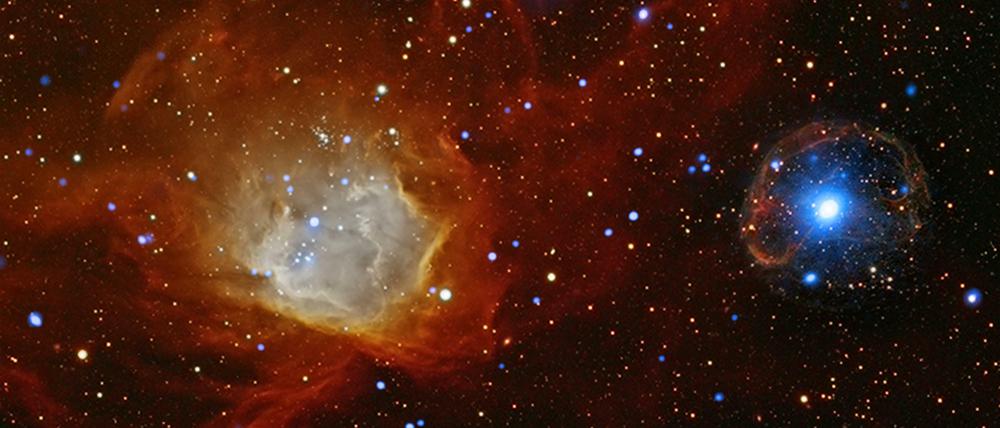 Die Abbildung zeigt den Pulsar SXP 1062 als helles weißes Objekt auf der rechten Seite des Bildes, umgeben von einem diffusen blauen Fleck inmitten einer zarten ringförmigen rötlichen Schale, dem Überrest der Supernova-Explosion. Auf der linken Seite sieht man das spektakuläre Sternentstehungsgebiet NGC 602. Es gehört ebenso wie der Pulsar zur Kleinen Magellanschen Wolke, einer Nachbargalaxie unserer Milchstraße. Die Abbildung ist eine Falschfarben-Kombination aus sichtbarem Licht (rot, gelb) und Röntgenstrahlung (blau, weiß).