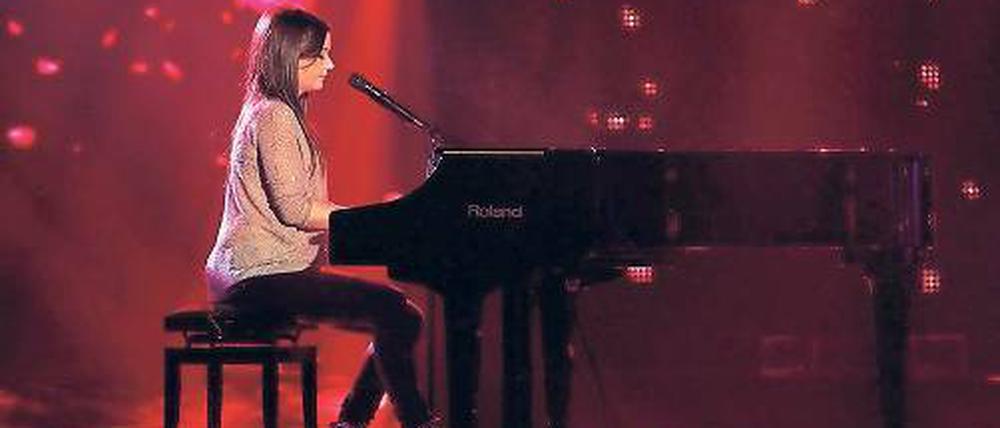 „Junimond“ am Klavier: Mit dieser Nummer konnte Lisa Martine Weller aus Potsdam bei „Voice of Germany“ nicht punkten – bei der Castingshow ist sie ausgeschieden.