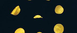 Goldstücke. Insgesamt acht spätrömische Münzen wurden gefunden.