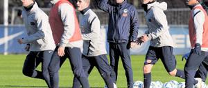 Erst mal einen Überblick verschaffen. Michael Skibbe hat seinen Dienst bei Hertha angetreten.