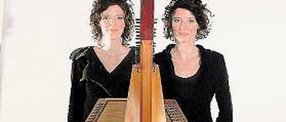 Mit Psalter und Harfe. Johanna (l.) und Elisabeth Seitz.